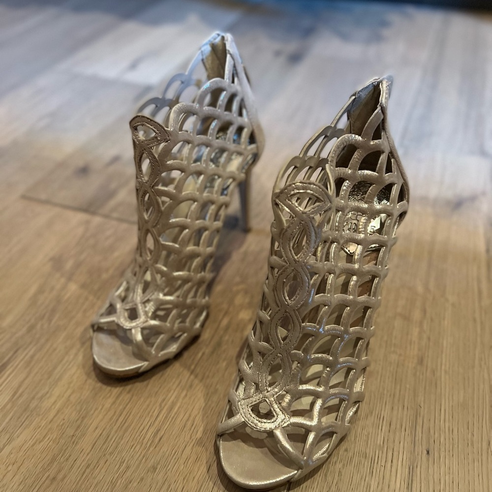 Vince Camuto fontanela metallic taupe strappy zipper heels sandals